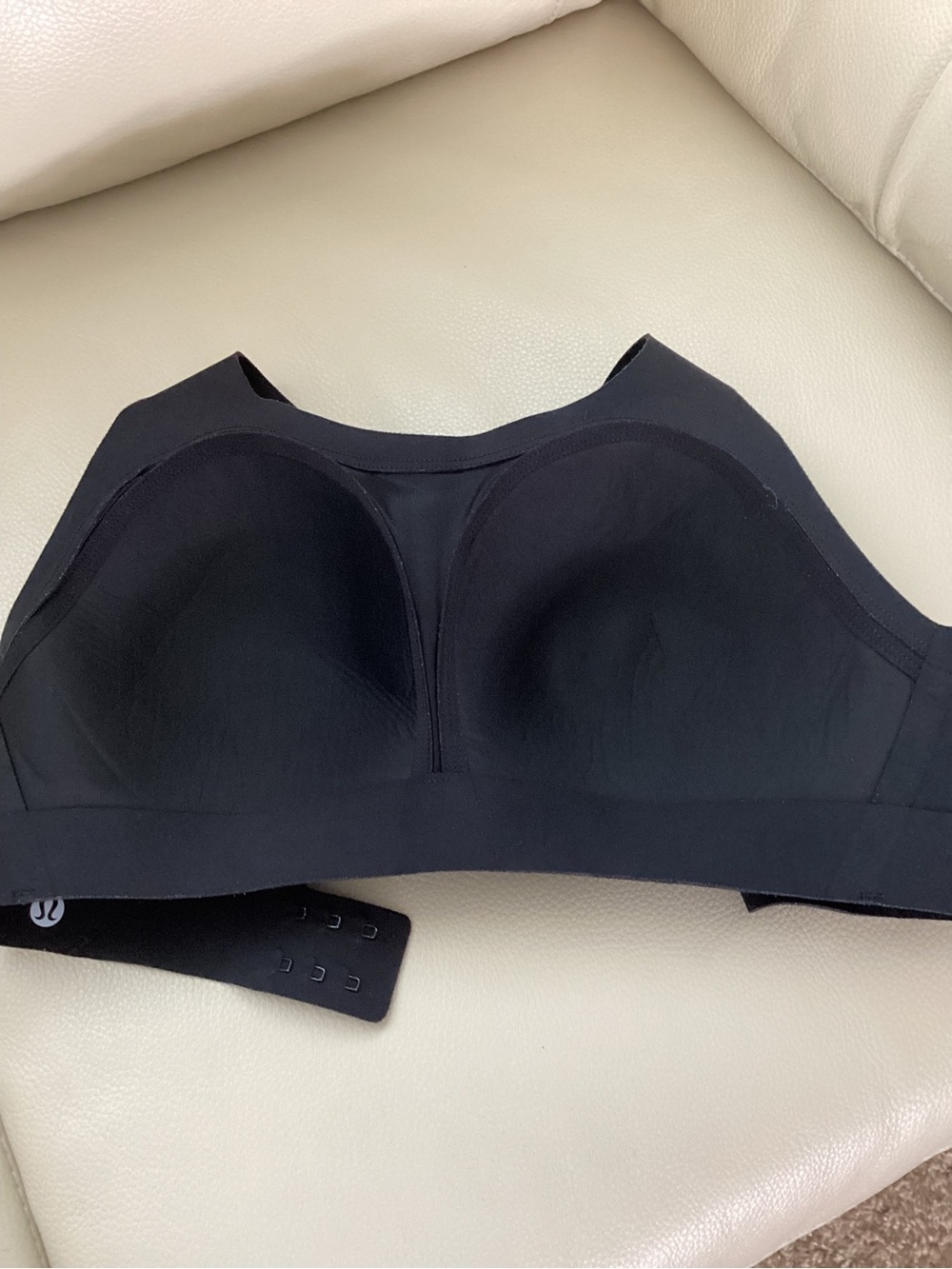 Lululemon Athletica Sports Bra. See photo for flaw.🌹 - Picture 10 of 11